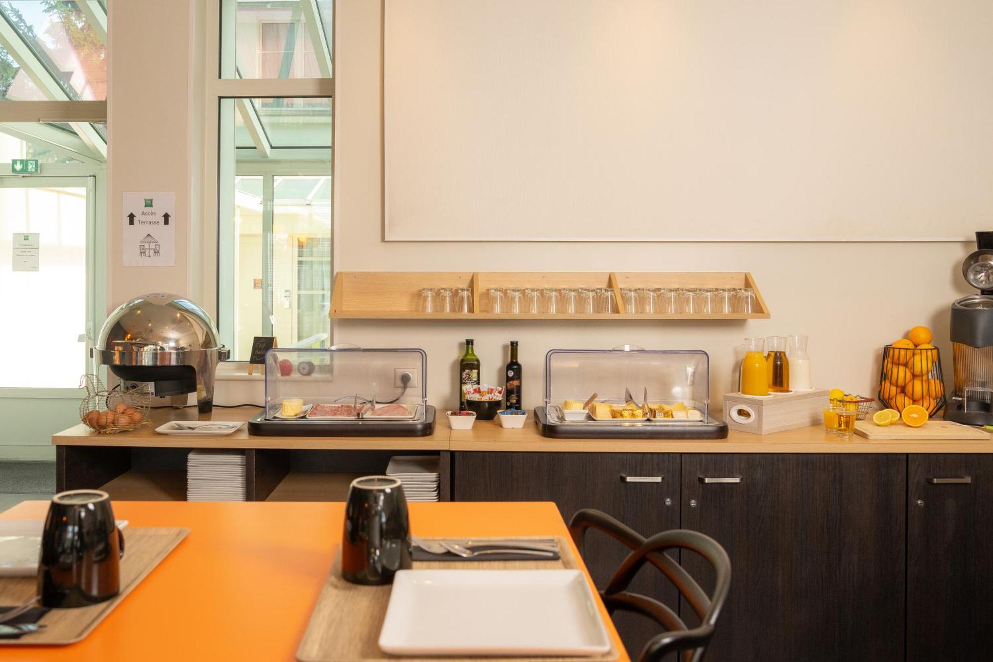 Ibis Styles Saumur Gare Centre Exterior photo